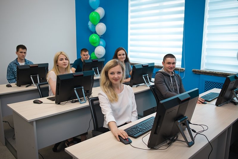 Bayer открыл в Омске шестой по счету IT-класс в России для обучения студентов агротехнологиям