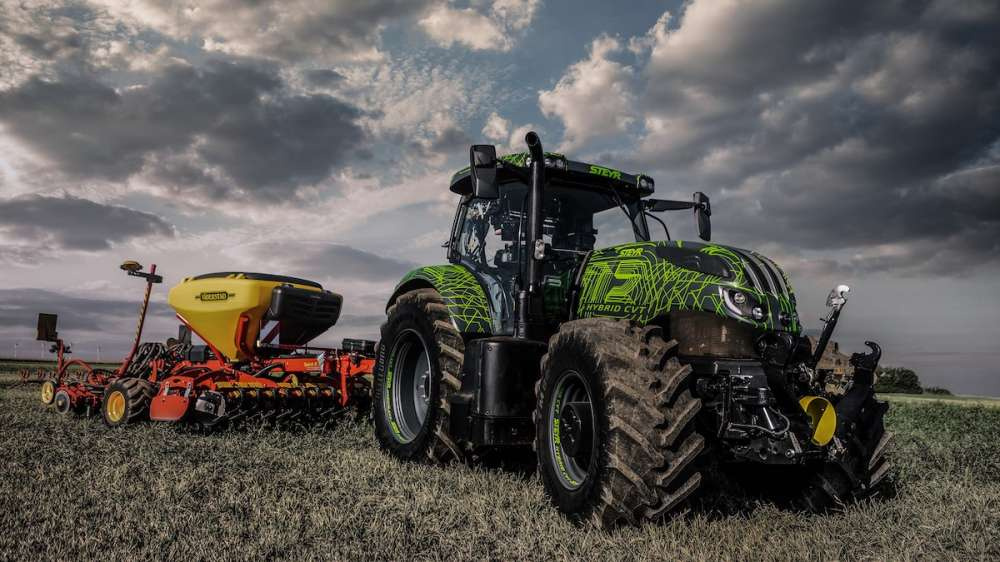 Steyr готов запустить в производство гибридный трактор