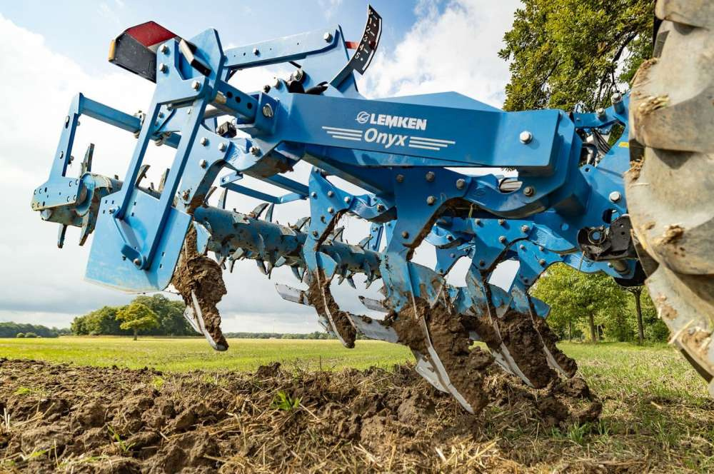 Новый глубокорыхлитель Lemken работает на глубине до 60 см