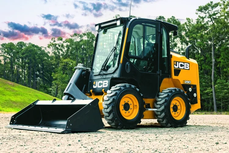 JCB представил новые мини-погрузчики мощностью 74 л.с.