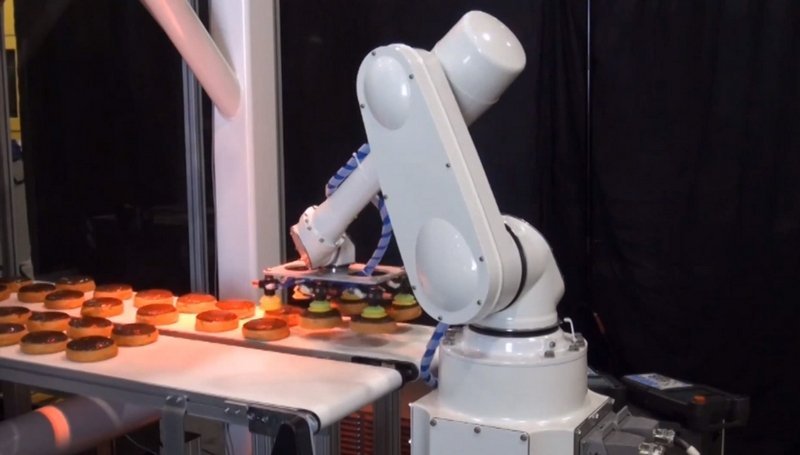Промышленные роботы в пищевой промышленности: пекари, кондитеры и резка ультразвуком