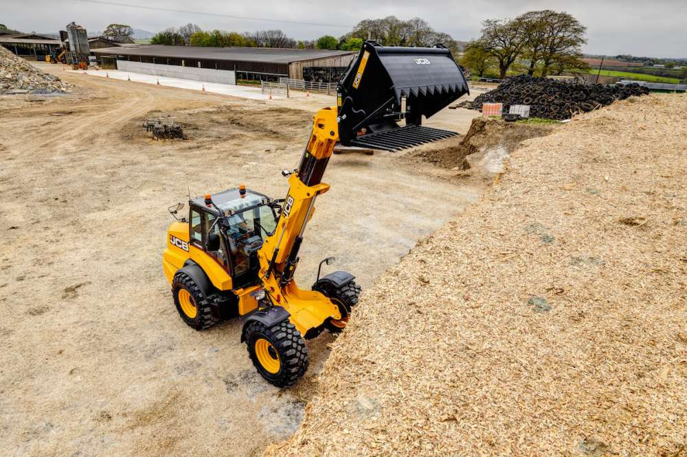 Аграрных дел мастер — погрузчики JCB Telemaster с телескопической стрелой помогают хозяйствам сокращать затраты