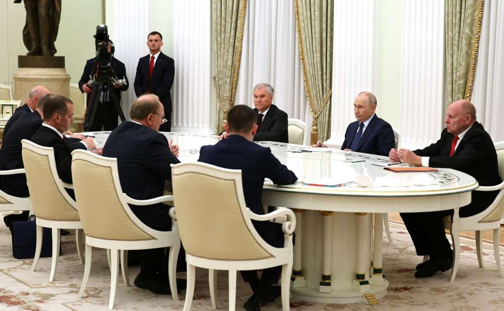 Президент России поручил правительству закупить зерно у российских аграриев