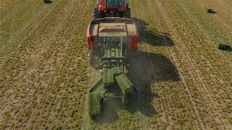Massey Ferguson выпустил двойной компактный пресс-подборщик с квадратным сечением