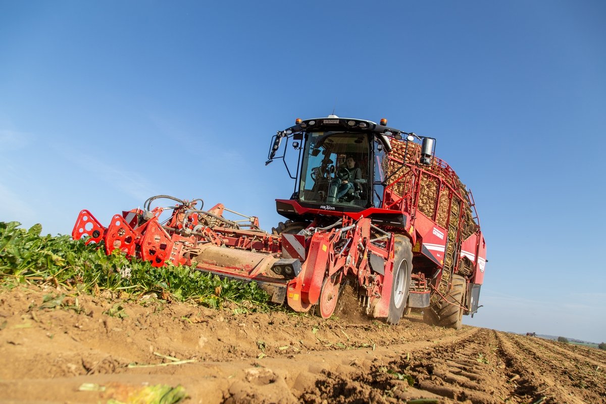 Компания Grimme представила новый свеклоуборочный комбайн Rexor Platinum