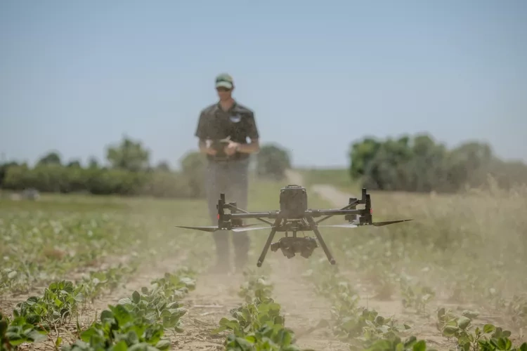 John Deere приобрел Sentera для интеграции системы воздушного сканирования полей