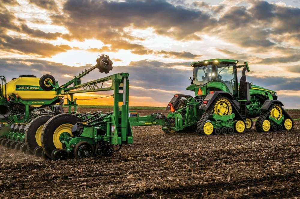 Прибыль John Deere за два года снизилась в два раза