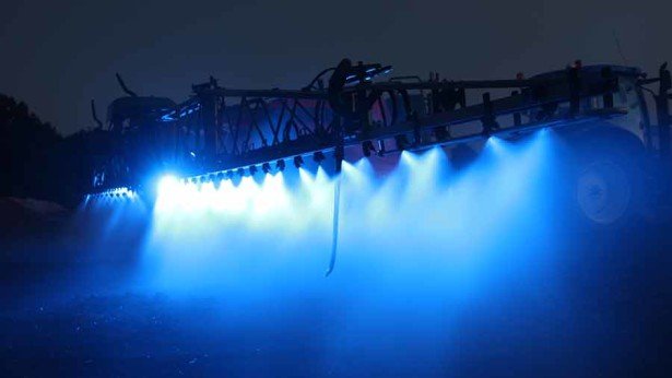 Синие LED-светодиоды начинают широко использоваться при ночном опрыскивании полей
