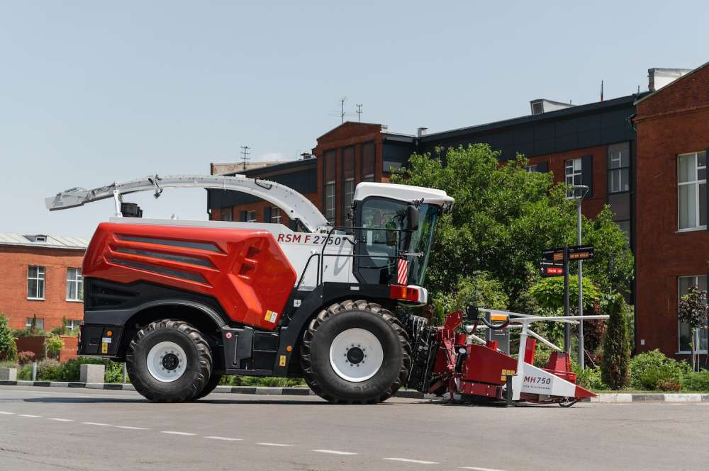 «Ростсельмаш» представил новый кормоуборочный комбайн F 2750
