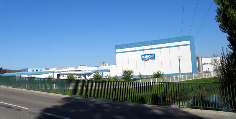 Объем продаж Danone падает из-за сохраняющихся проблем с цепочкой поставок