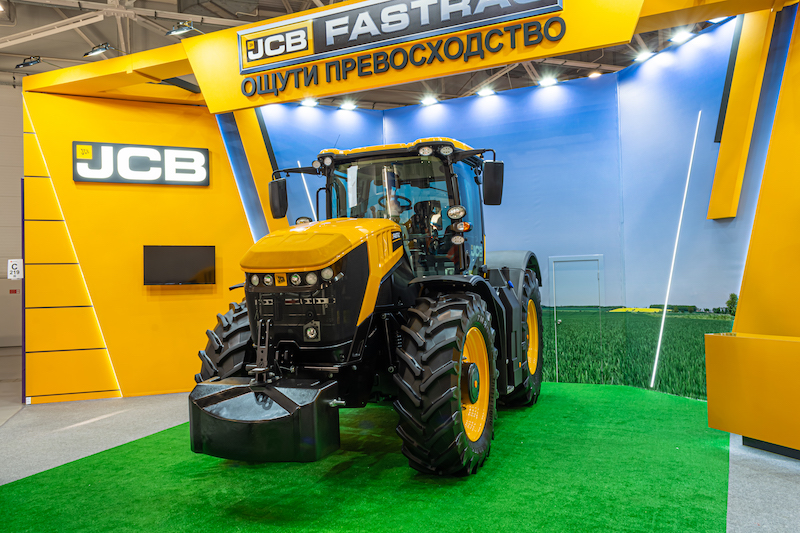 В рамках «ЮгАгро» компания JCB продемонстрировала высокоскоростной трактор Fastrac 8330