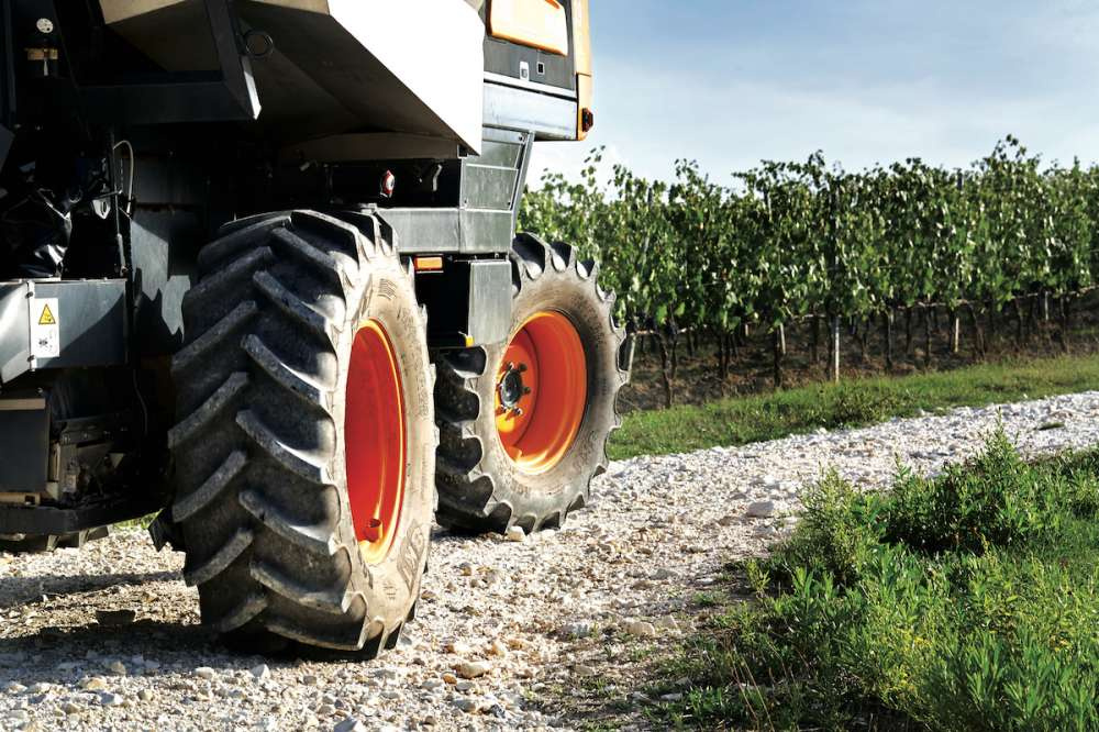 Как правильно выбрать шины для сельхозтехники для эксплуатации на склоне?