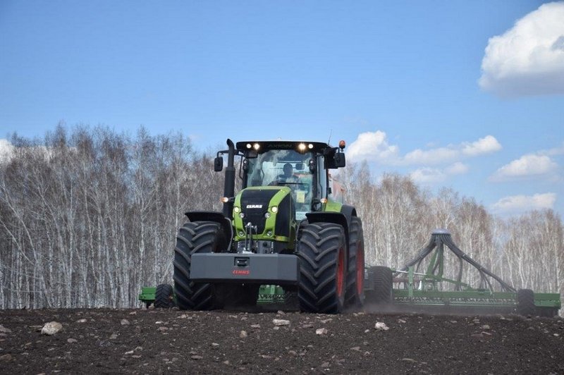 Трактор Claas Axion обеспечивает высокую производительность при двойной экономии топлива