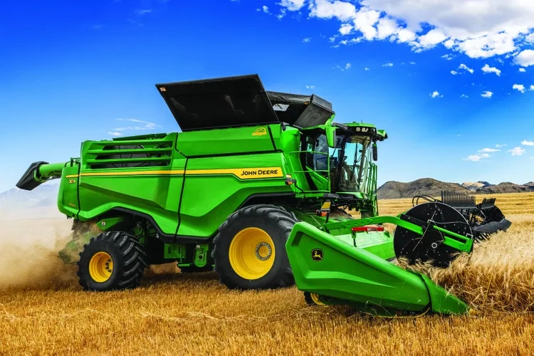 John Deere обновил комбайны X9 и S7