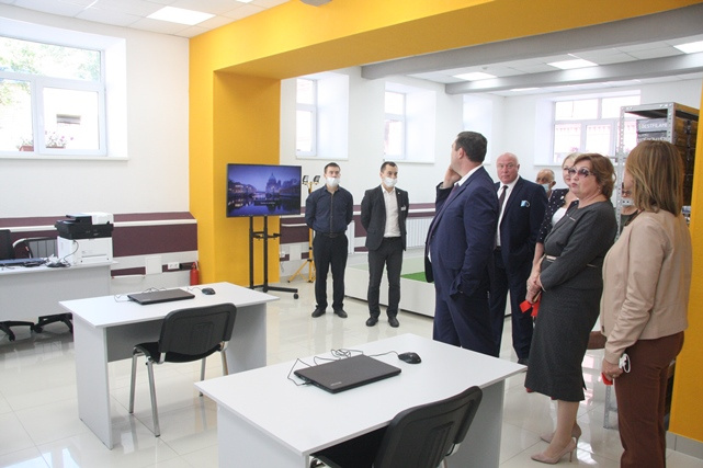 В УрГАУ открылся учебный класс по робототехнике и сити-фермерству