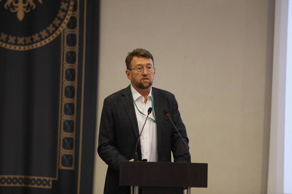 есин.jpg